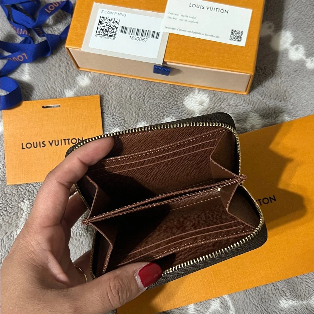 LV Coin Purse - Picture 2 of 6